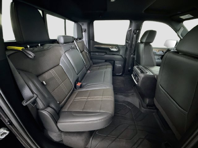 Used 2024 Chevrolet Silverado 1500 High Country w/ Technology Package AWD/4WD image 28