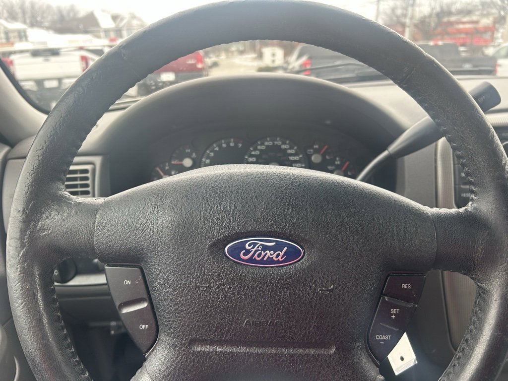 Used 2005 Ford Explorer XLT image 16