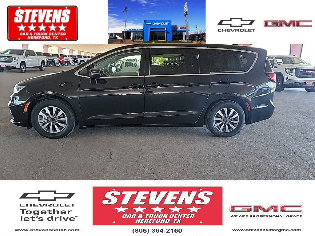 Used 2023 Chrysler Pacifica Touring-L