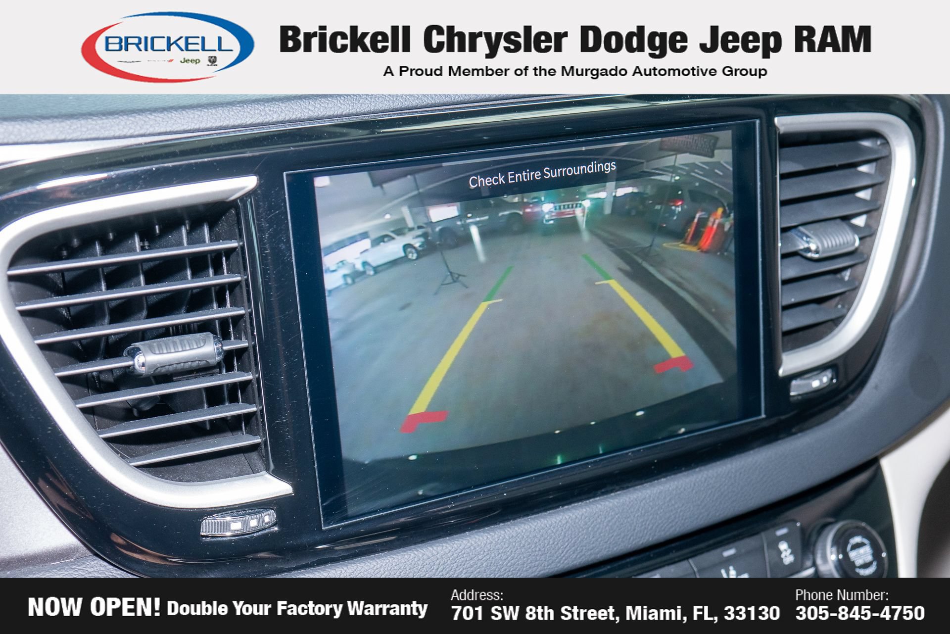 Used 2023 Chrysler Pacifica Touring-L FWD image 25