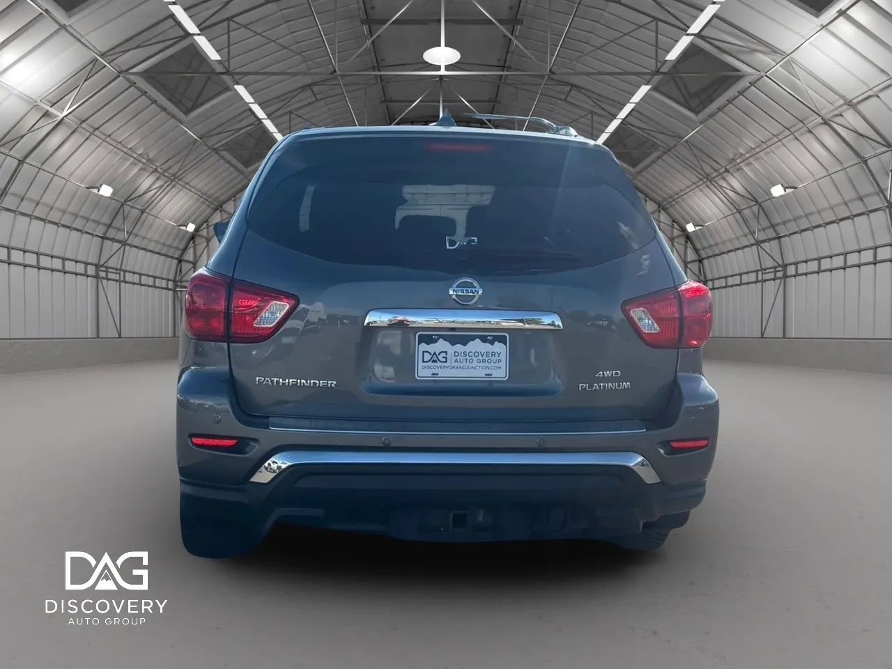 Used 2019 Nissan Pathfinder Platinum AWD/4WD image 3