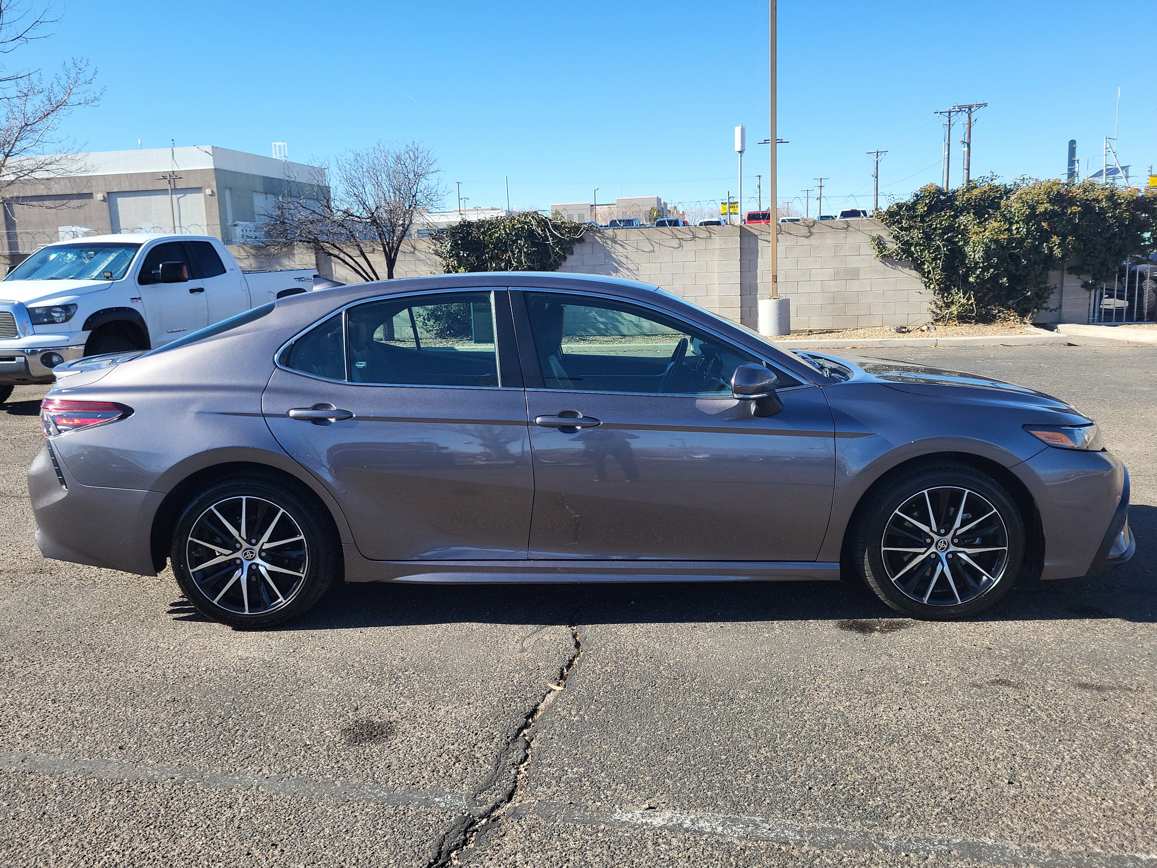 Used 2024 Toyota Camry SE image 7
