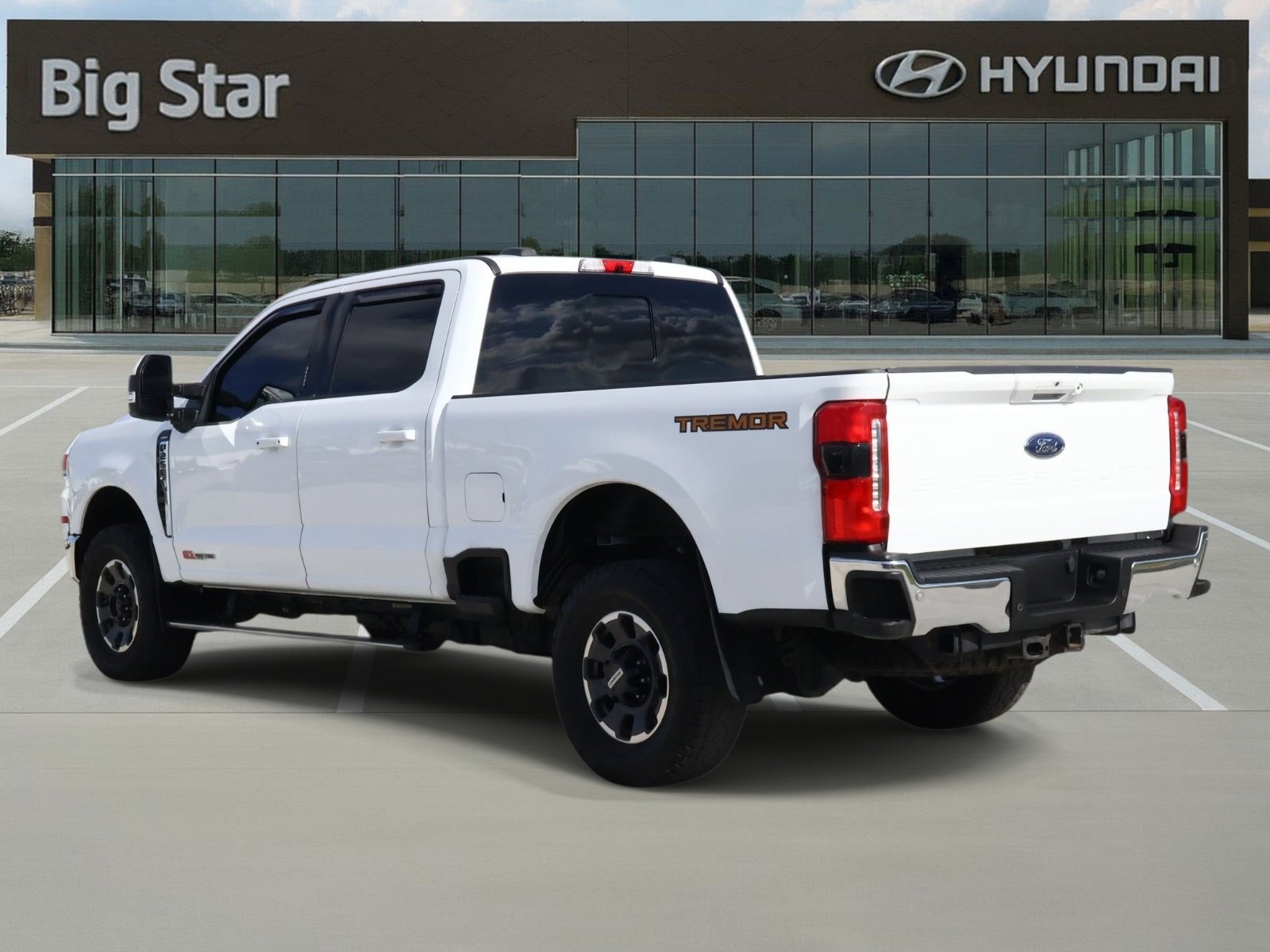 Used 2023 Ford F250 Lariat w/ Lariat Ultimate Package AWD/4WD image 3