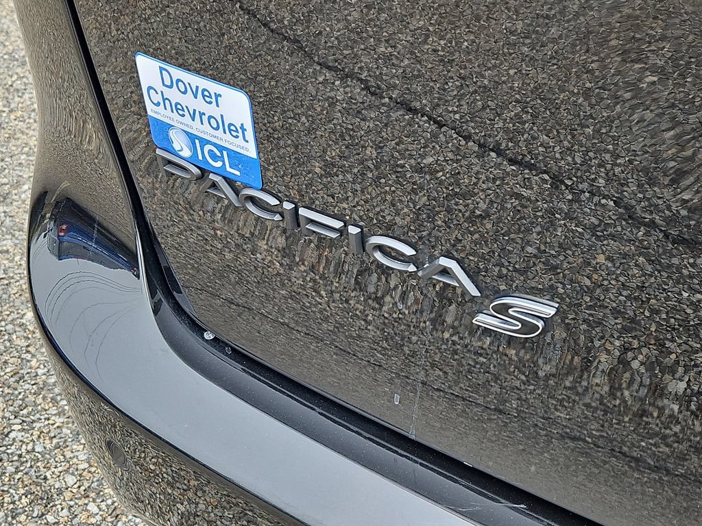 Used 2024 Chrysler Pacifica Premium FWD image 12