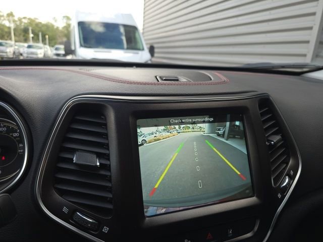 Used 2021 Jeep Cherokee Trailhawk w/ Comfort/Convenience Group image 13