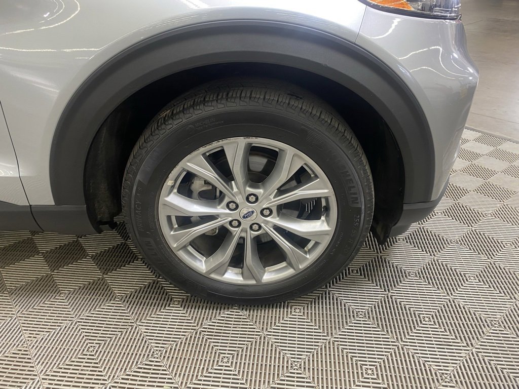 Used 2023 Ford Explorer Limited image 2