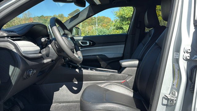 Certified 2025 Jeep Compass Limited AWD/4WD image 13
