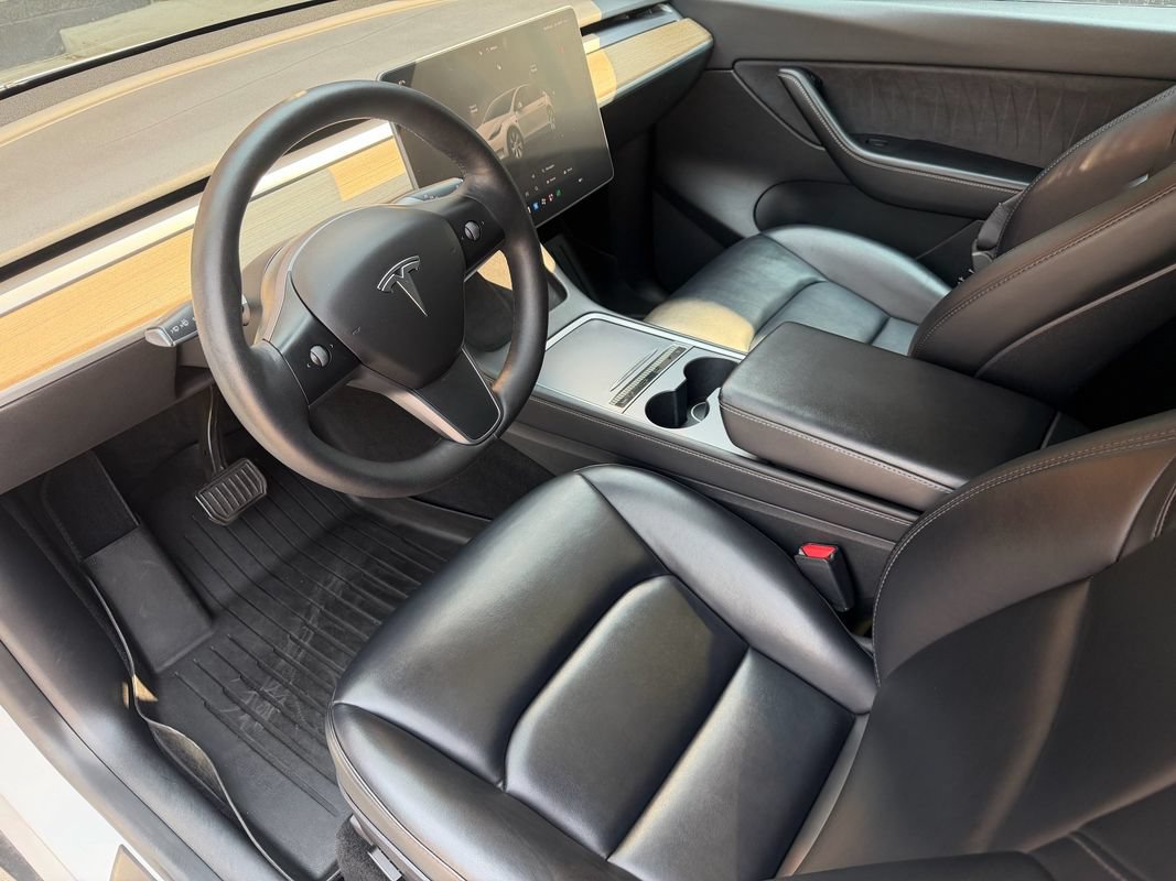 Used 2022 Tesla Model Y Long Range AWD/4WD image 2
