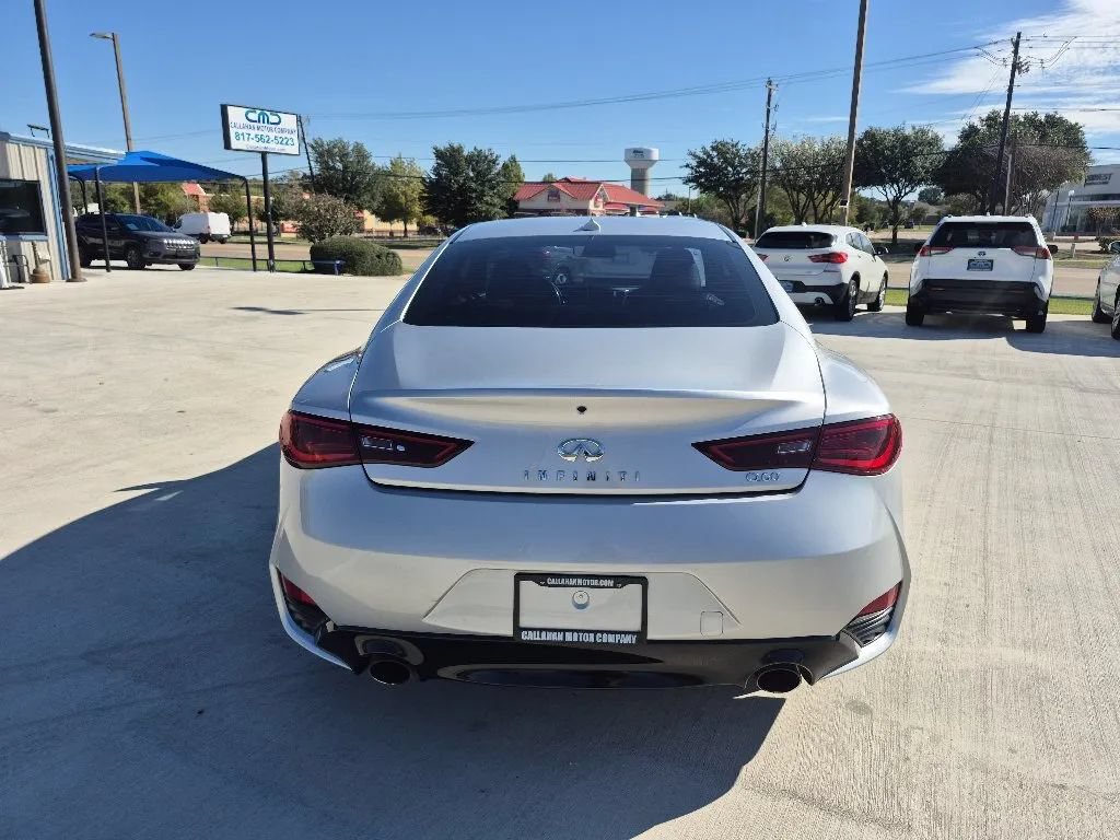 Used 2017 INFINITI Q60 2.0t w/ Moonroof Package RWD image 7