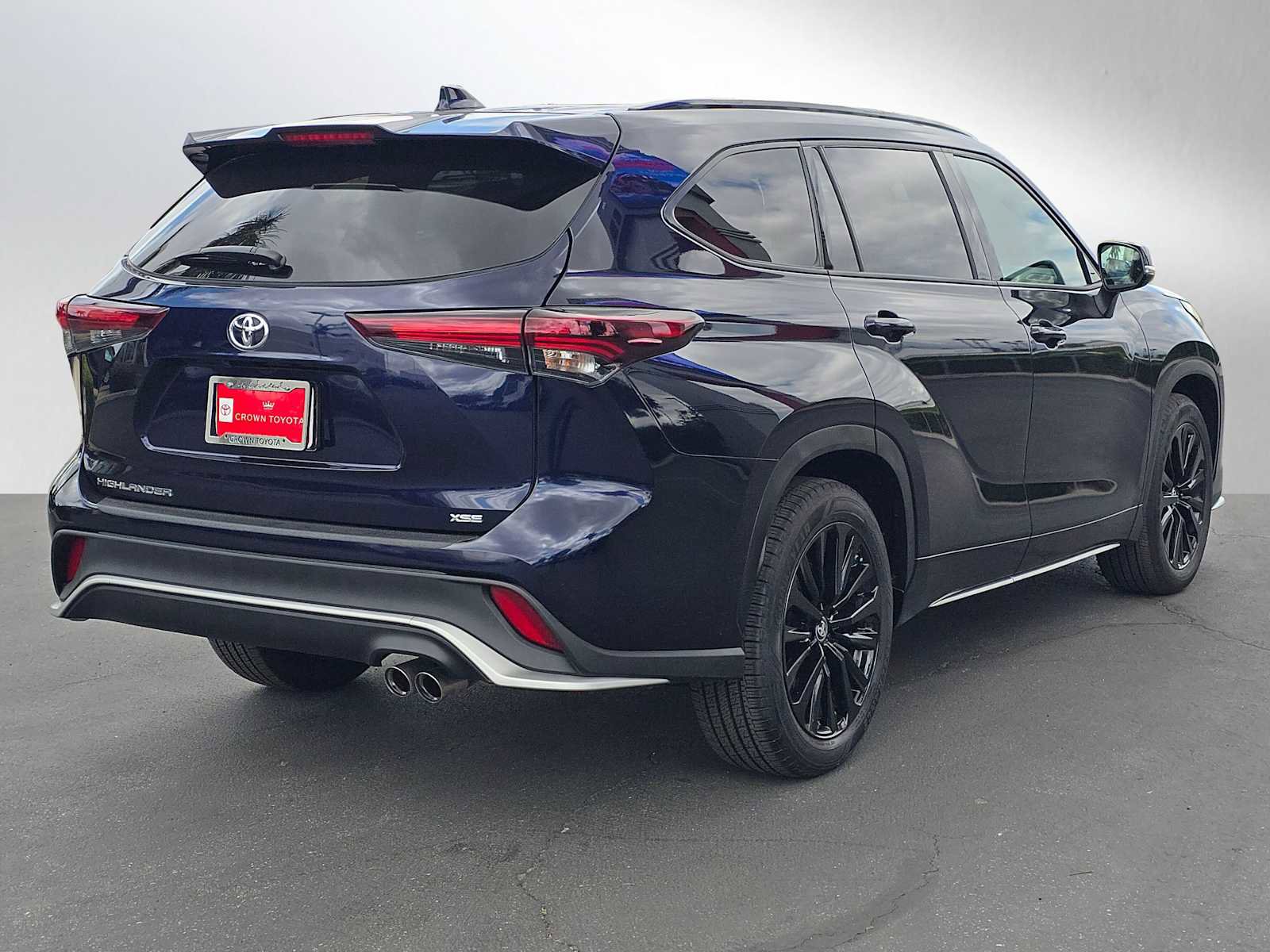 Used 2024 Toyota Highlander XSE FWD image 3