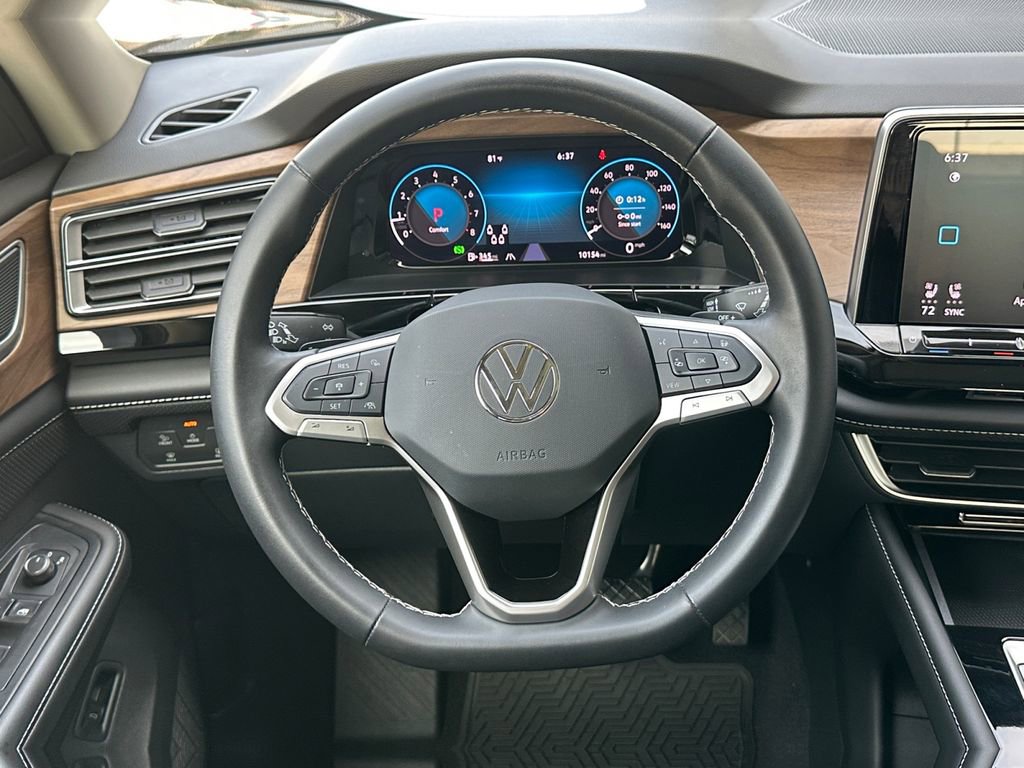Used 2024 Volkswagen Atlas SE w/ Panoramic Sunroof Package FWD image 17