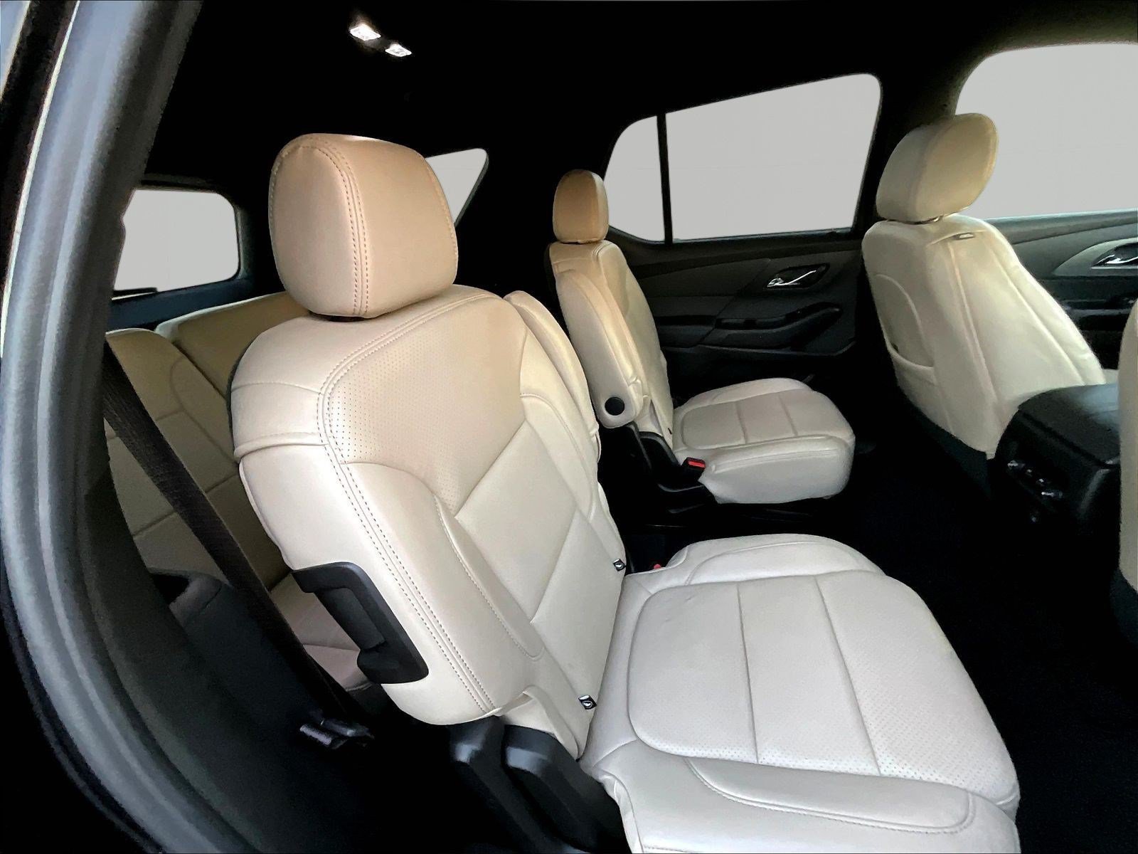 Used 2023 Chevrolet Traverse LT FWD image 25