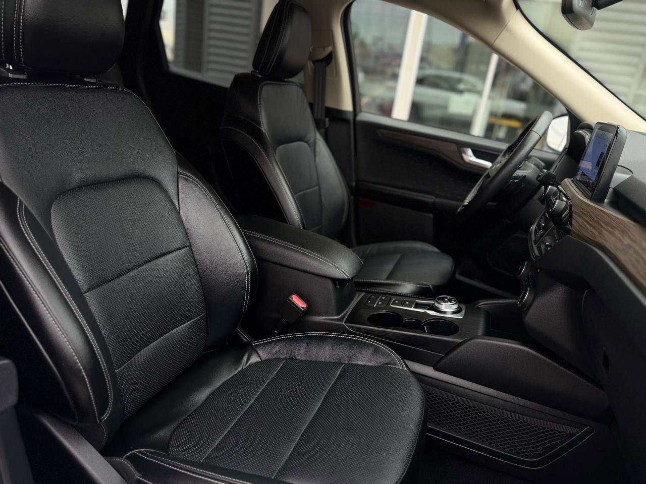 Used 2020 Ford Escape Titanium image 16