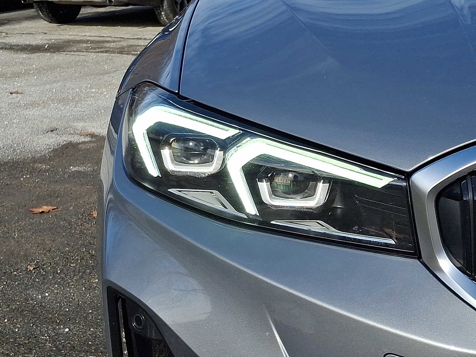 Used 2025 BMW 330i xDrive Sedan w/ M Sport Package image 9