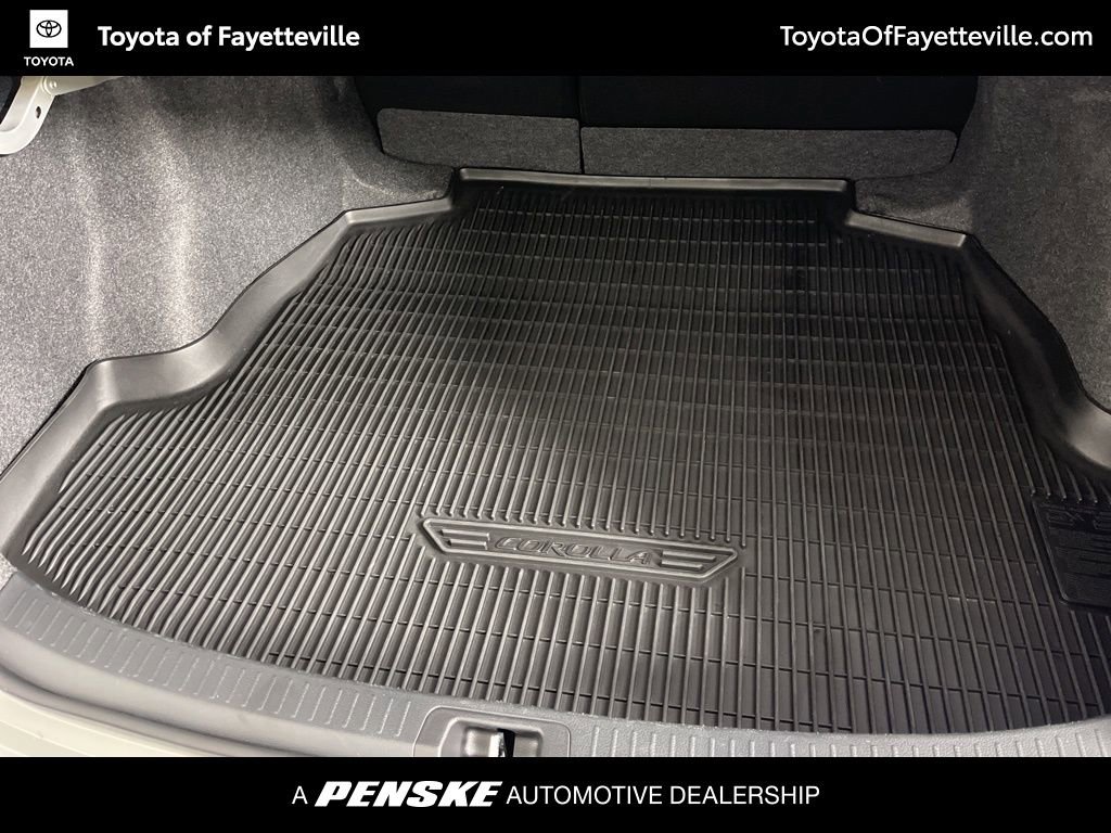 Used 2025 Toyota Corolla SE w/ SE Premium Package image 9