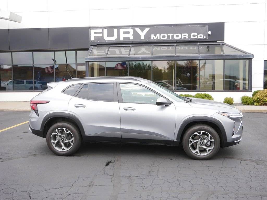 Used 2025 Chevrolet Trax LT