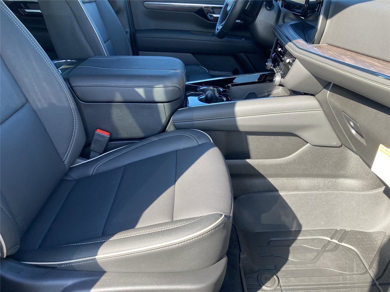 New 2026 Chevrolet Suburban Premier image 30