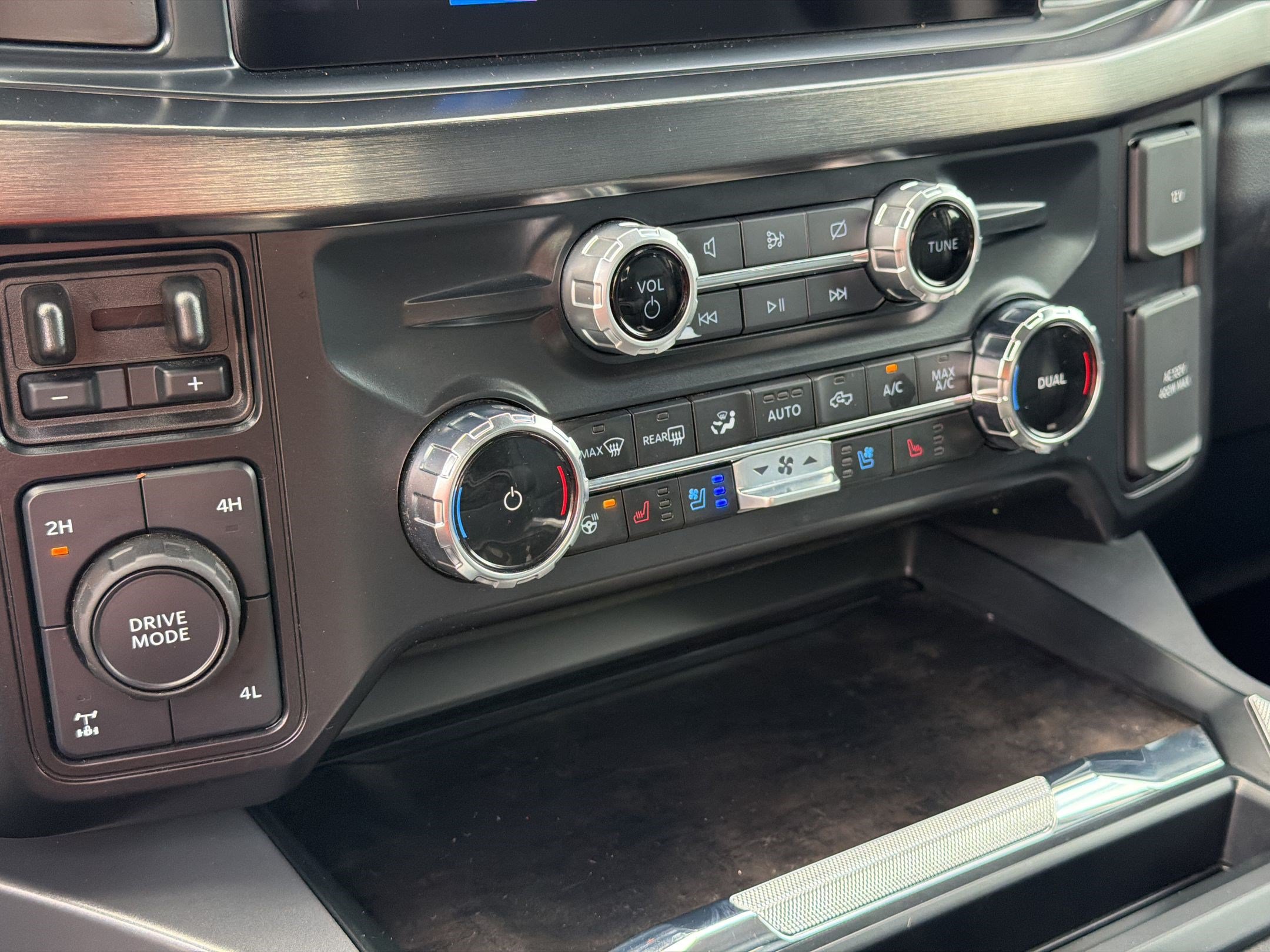 Used 2024 Ford F250 Lariat w/ Chrome Package AWD/4WD image 18