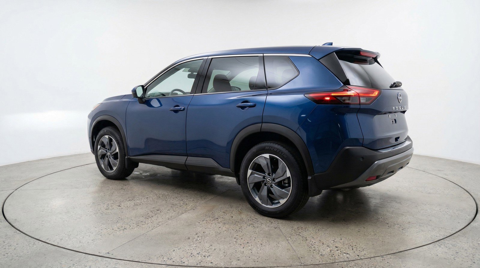 Used 2025 Nissan Rogue SV image 6
