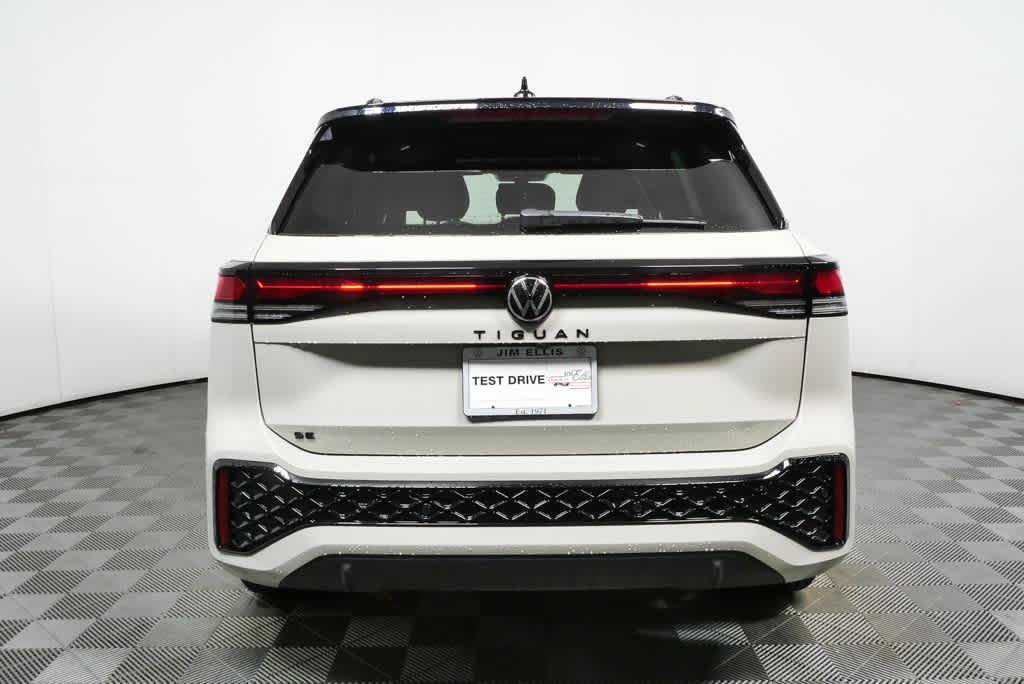 Certified 2025 Volkswagen Tiguan SE R-Line FWD image 26