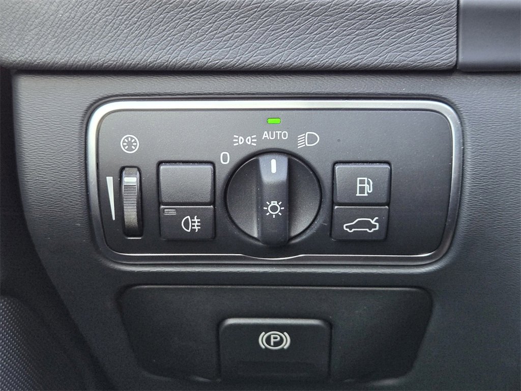 Used 2017 Volvo V60 T5 Cross Country Platinum image 22