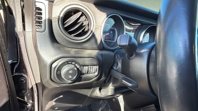 Used 2022 Jeep Gladiator Sport image 21