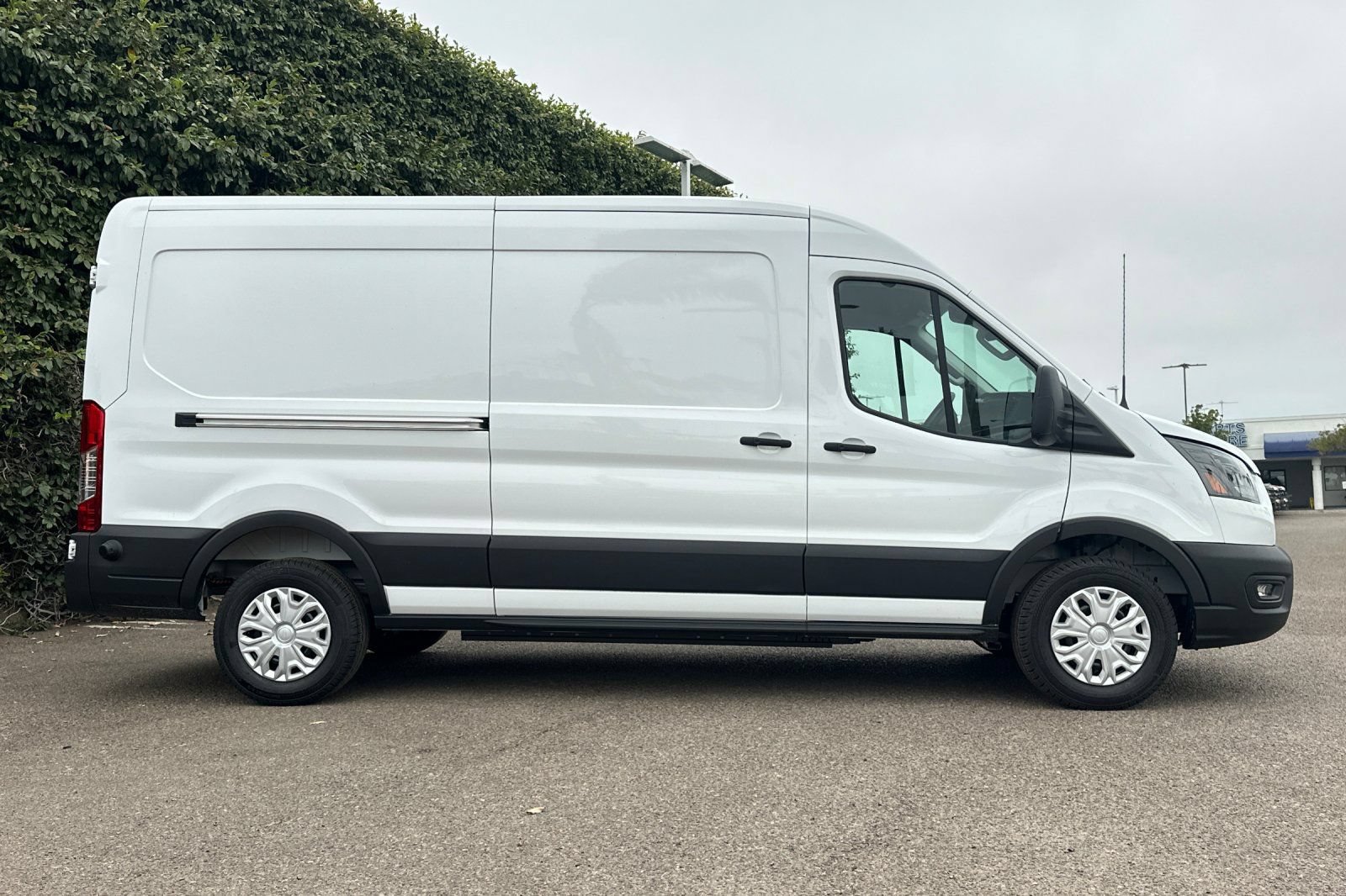 New 2025 Ford E-Transit 148 Medium Roof RWD image 2