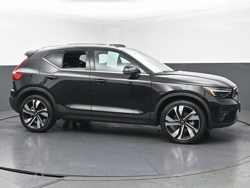 Used 2024 Volvo XC40 B5 Ultimate w/ Protection Package Premier AWD/4WD image 6
