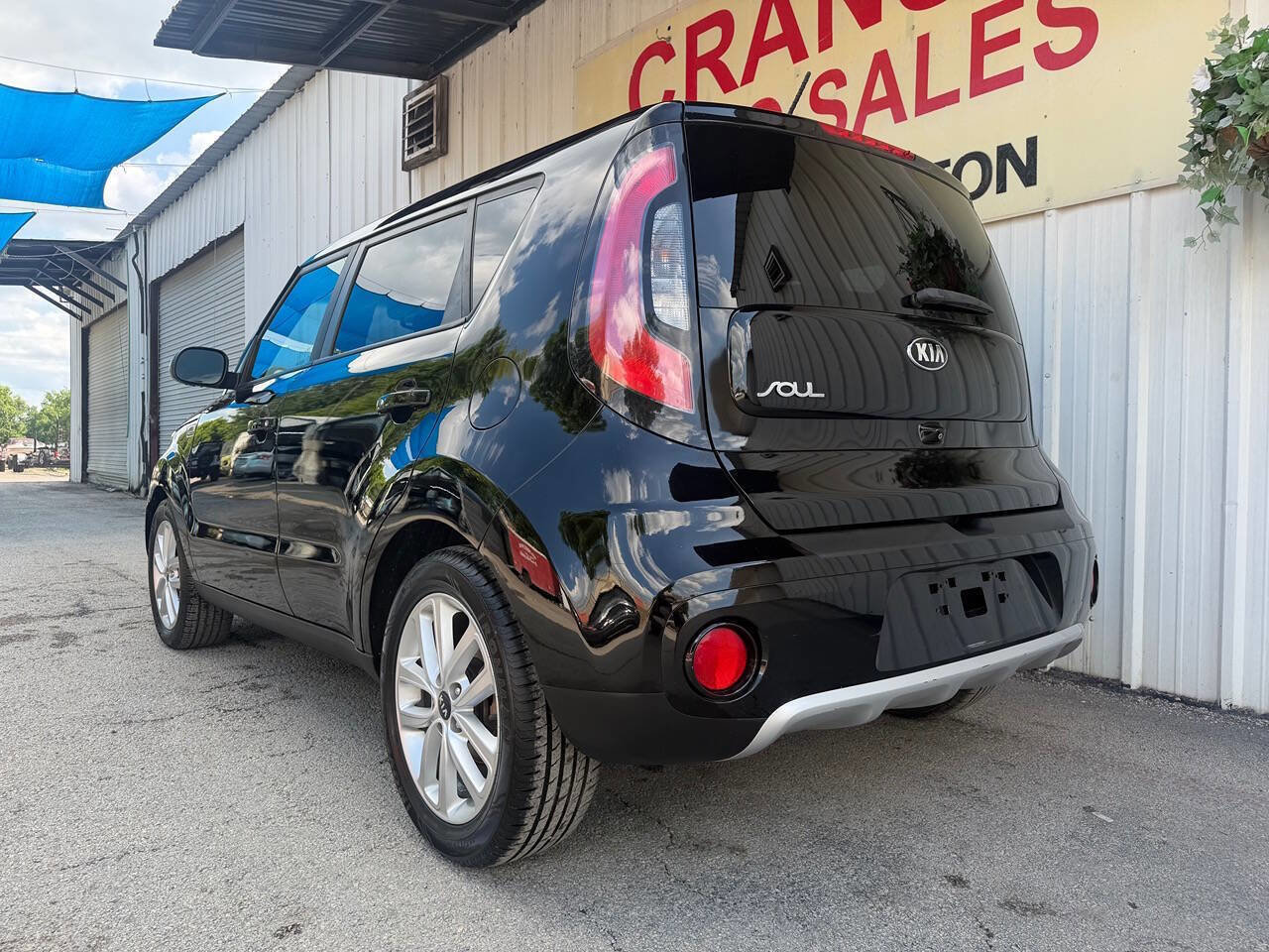 Used 2017 Kia Soul + FWD image 10