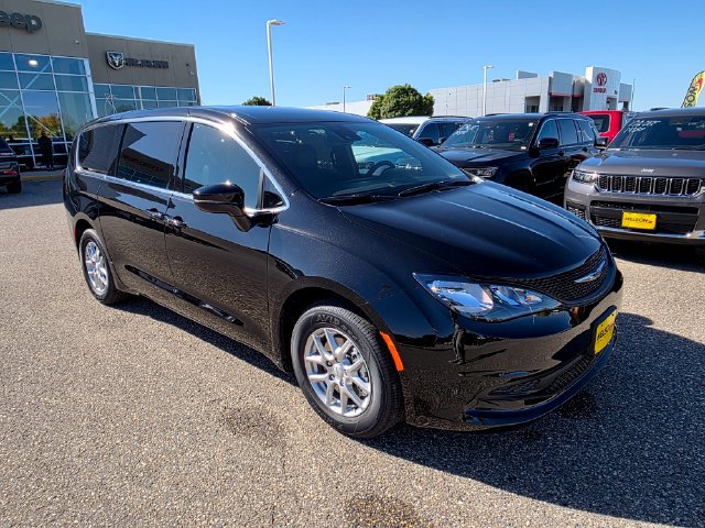 New 2027 Chrysler Pacifica LX FWD image 5