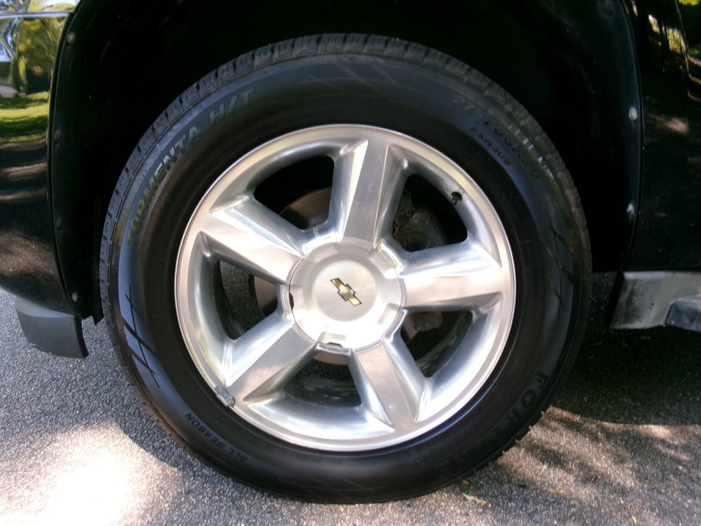 Used 2013 Chevrolet Avalanche LTZ RWD image 41