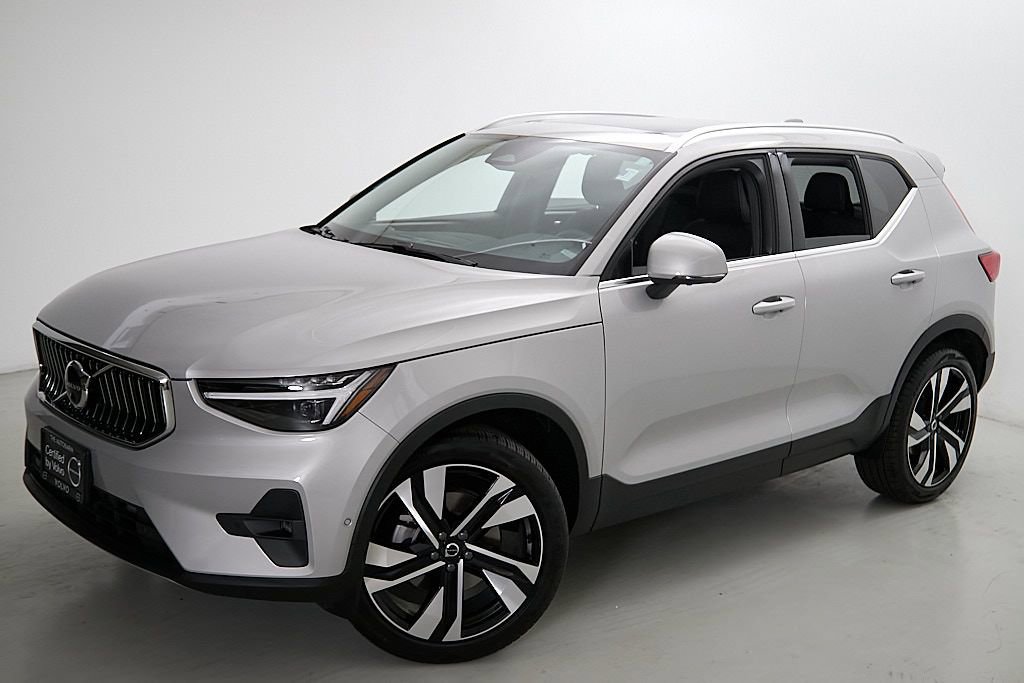 Certified 2023 Volvo XC40 B5 Ultimate w/ Protection Package Premier AWD/4WD image 3