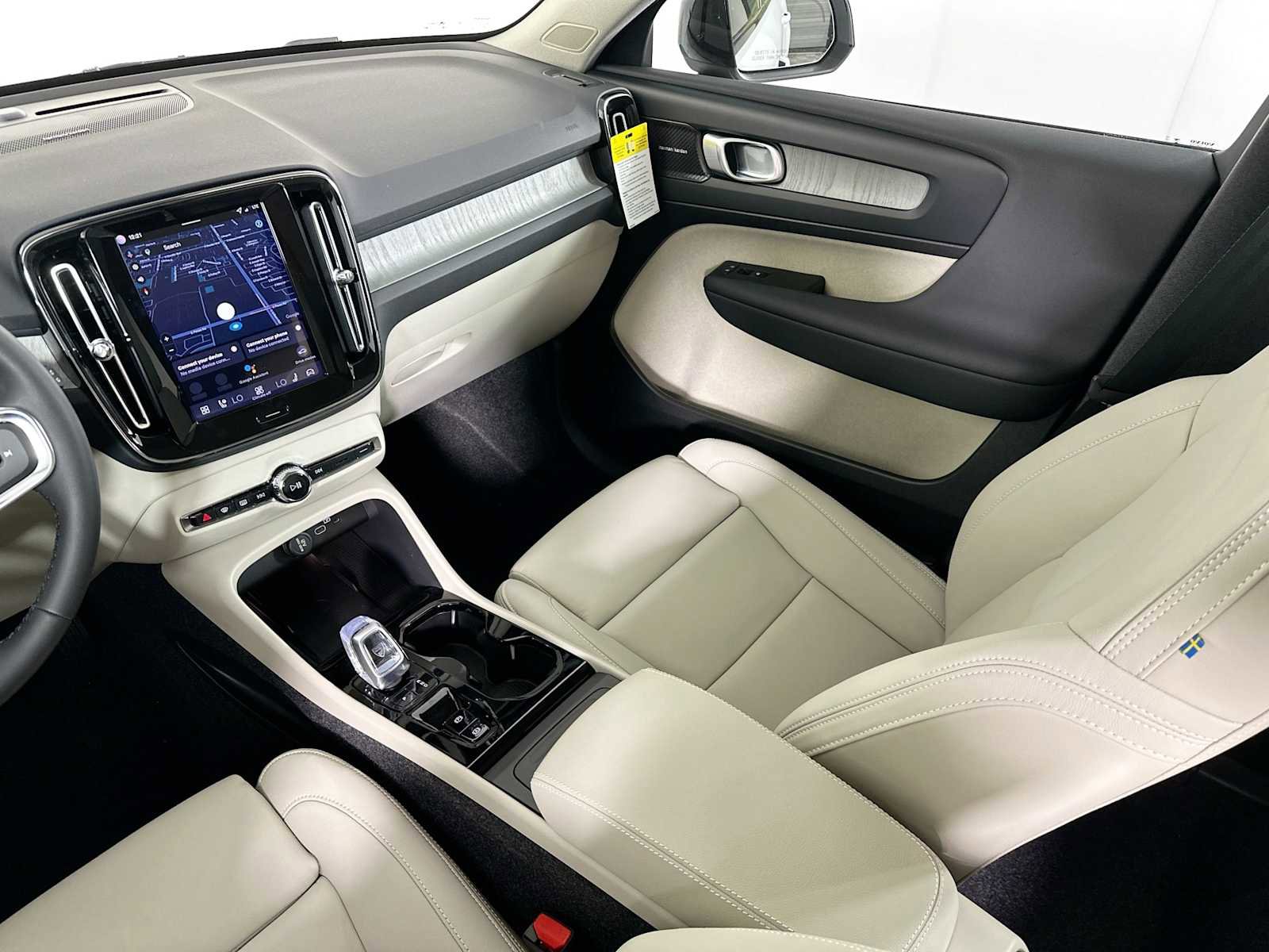 New 2026 Volvo XC40 B5 Ultra w/ Climate Package image 22