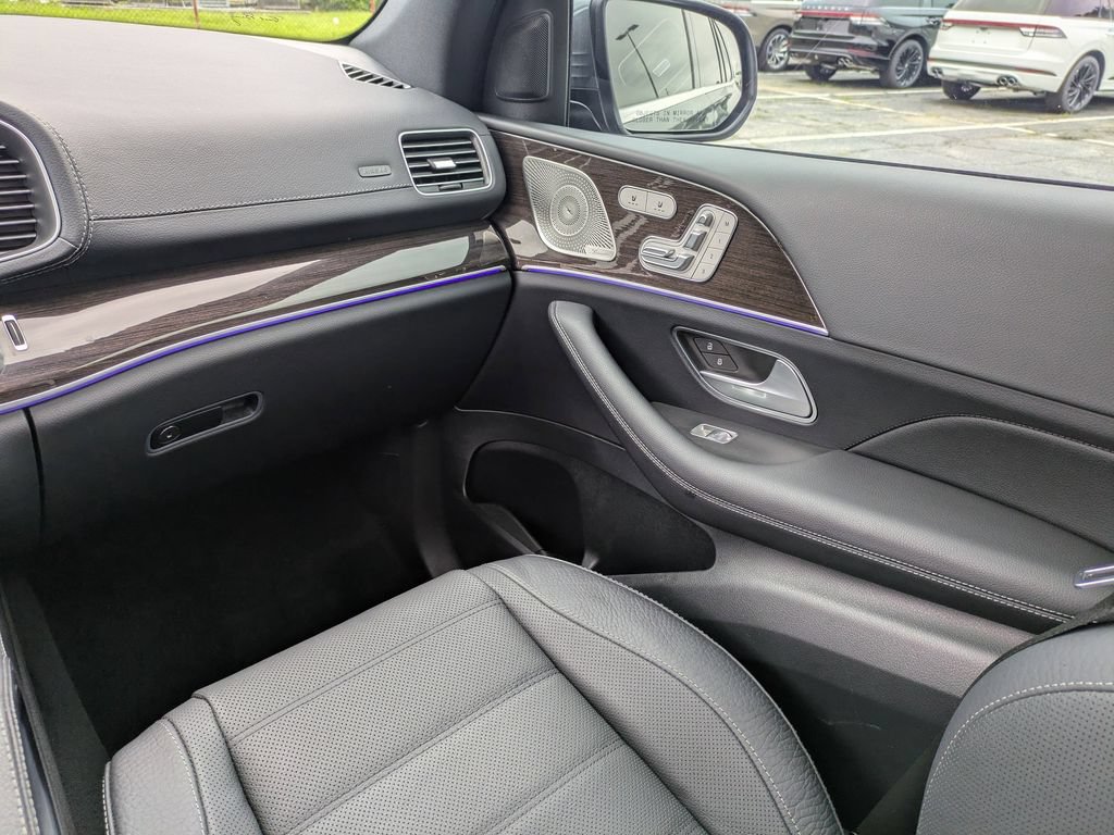 Used 2025 Mercedes-Benz GLS 450 4MATIC image 23