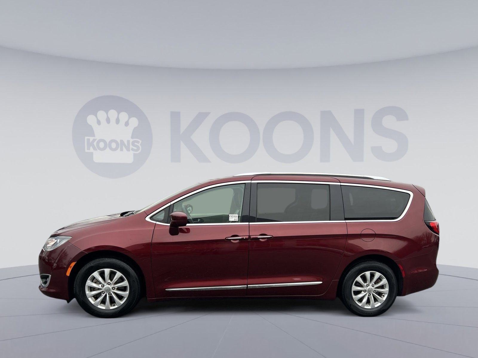 Used 2019 Chrysler Pacifica Touring-L image 2