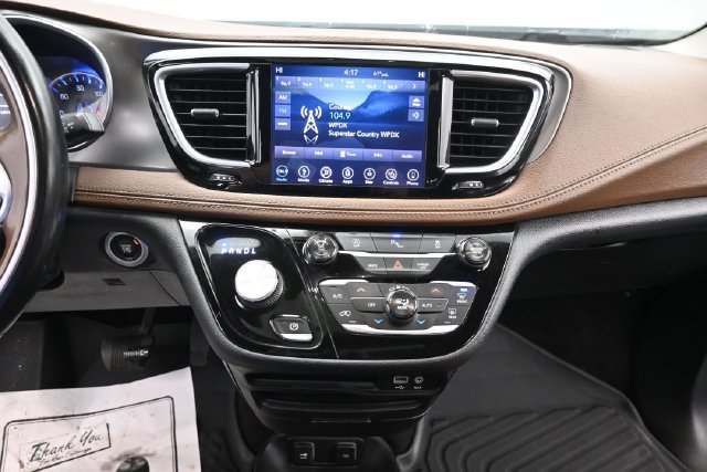 Used 2018 Chrysler Pacifica Limited FWD image 24