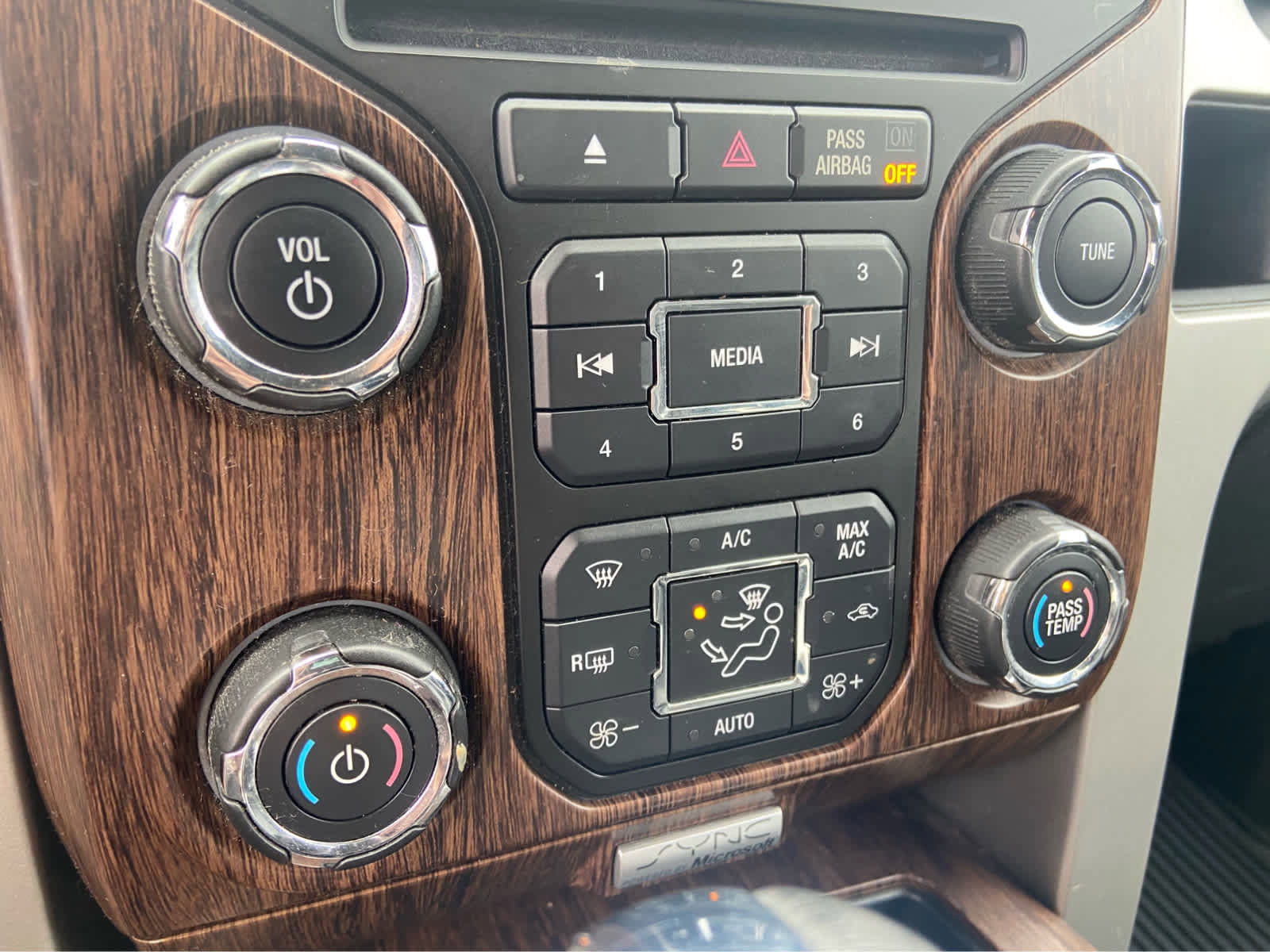 Used 2014 Ford F150 Lariat w/ Equipment Group 502A Luxury image 32