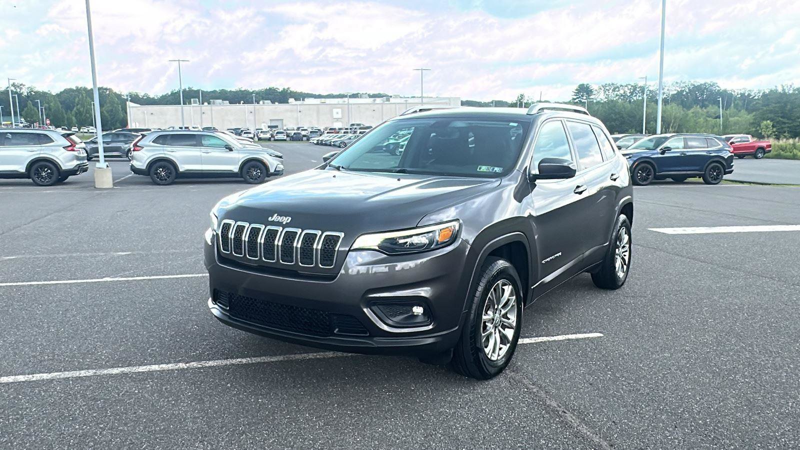 Used 2019 Jeep Cherokee Latitude Plus w/ Comfort/Convenience Group image 15