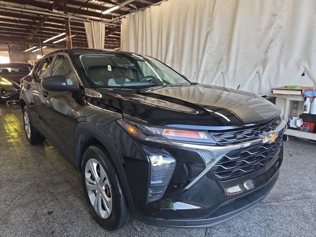 Used 2024 Chevrolet Trax LS image 3