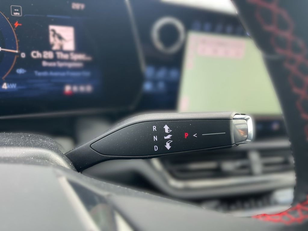 Used 2025 Chevrolet Equinox EV RS image 18