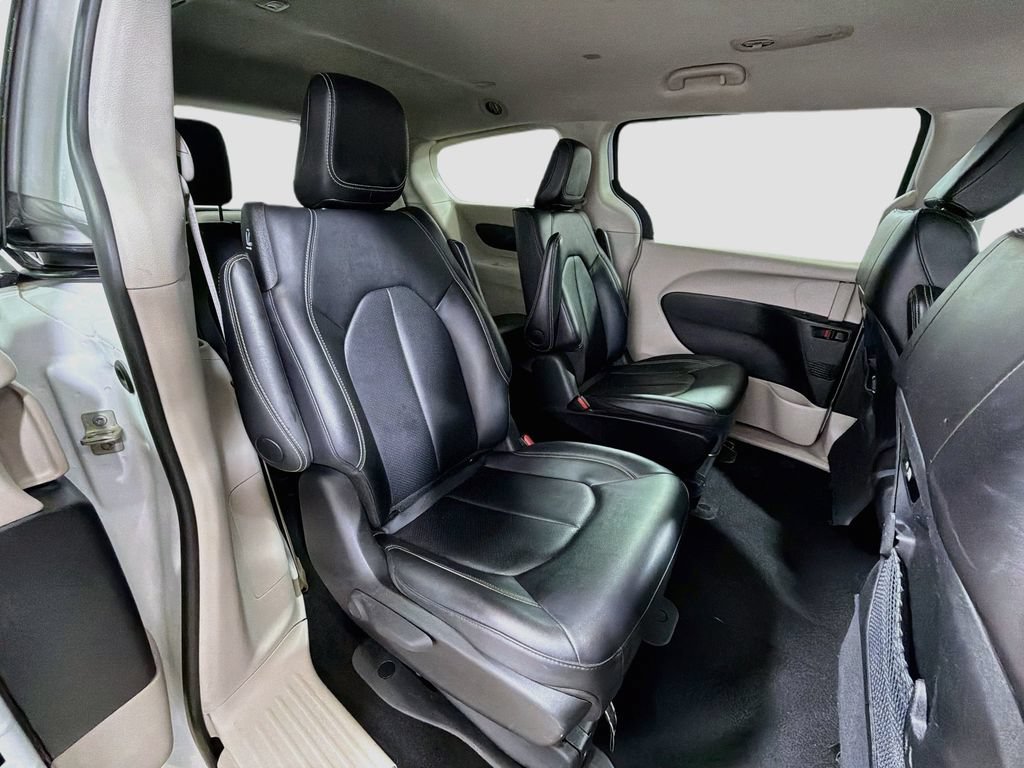 Used 2024 Chrysler Pacifica Limited FWD image 29