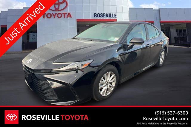 Certified 2025 Toyota Camry LE image 1