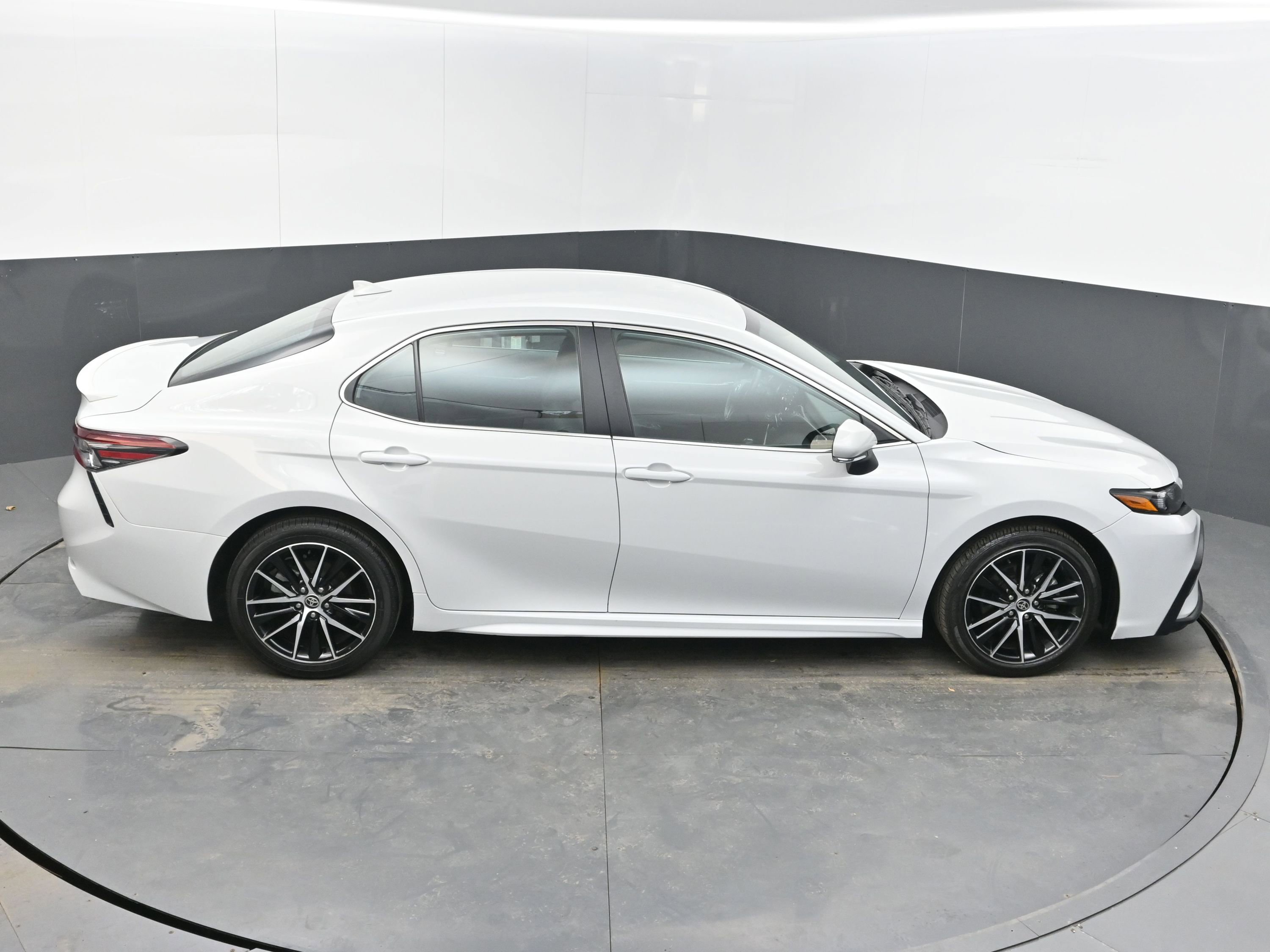 Used 2024 Toyota Camry SE image 39