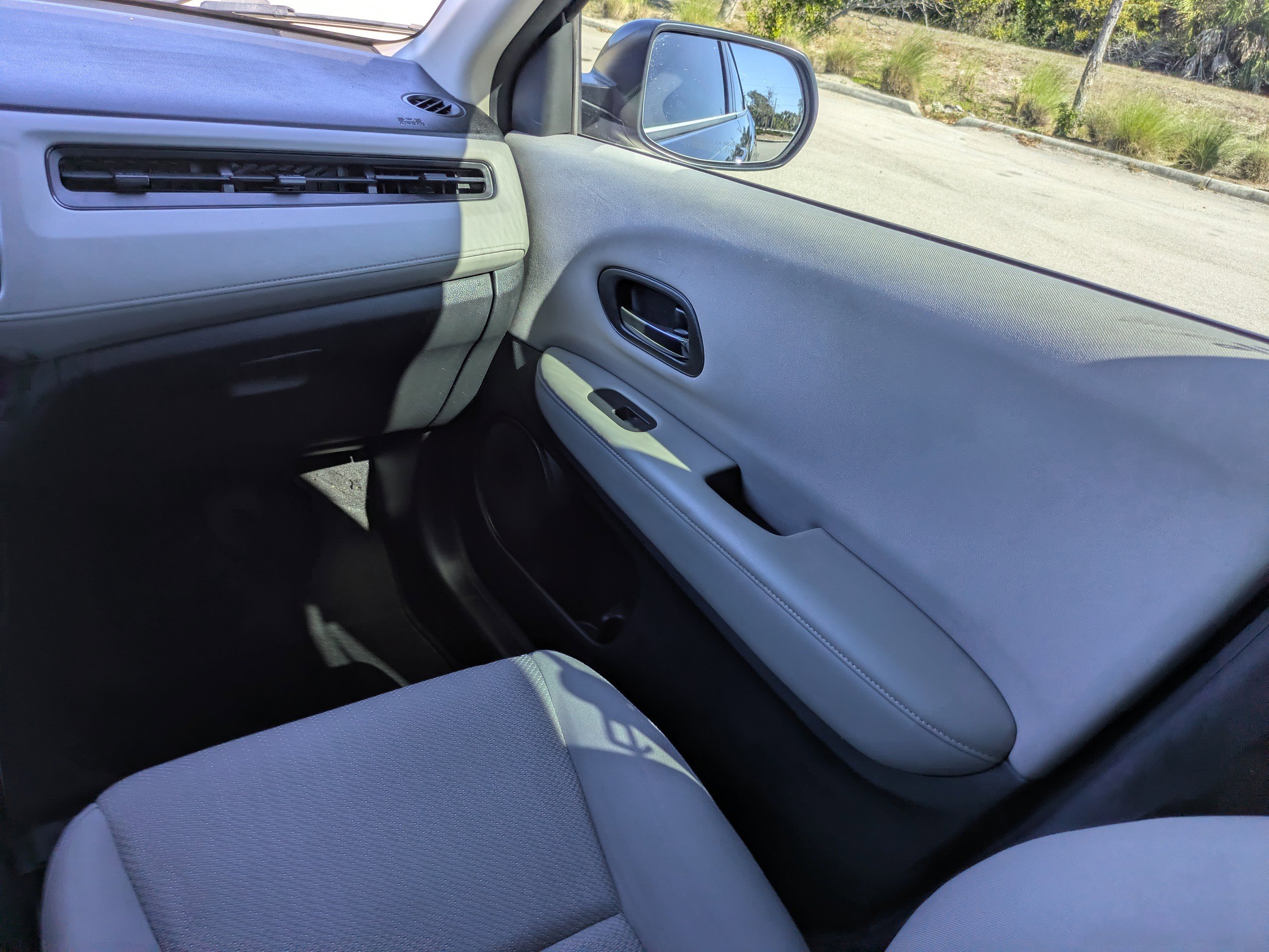 Used 2017 Honda HR-V LX image 17