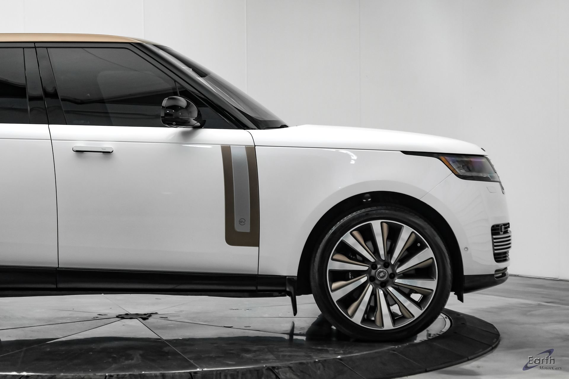 Used 2024 Land Rover Range Rover SV AWD/4WD image 22