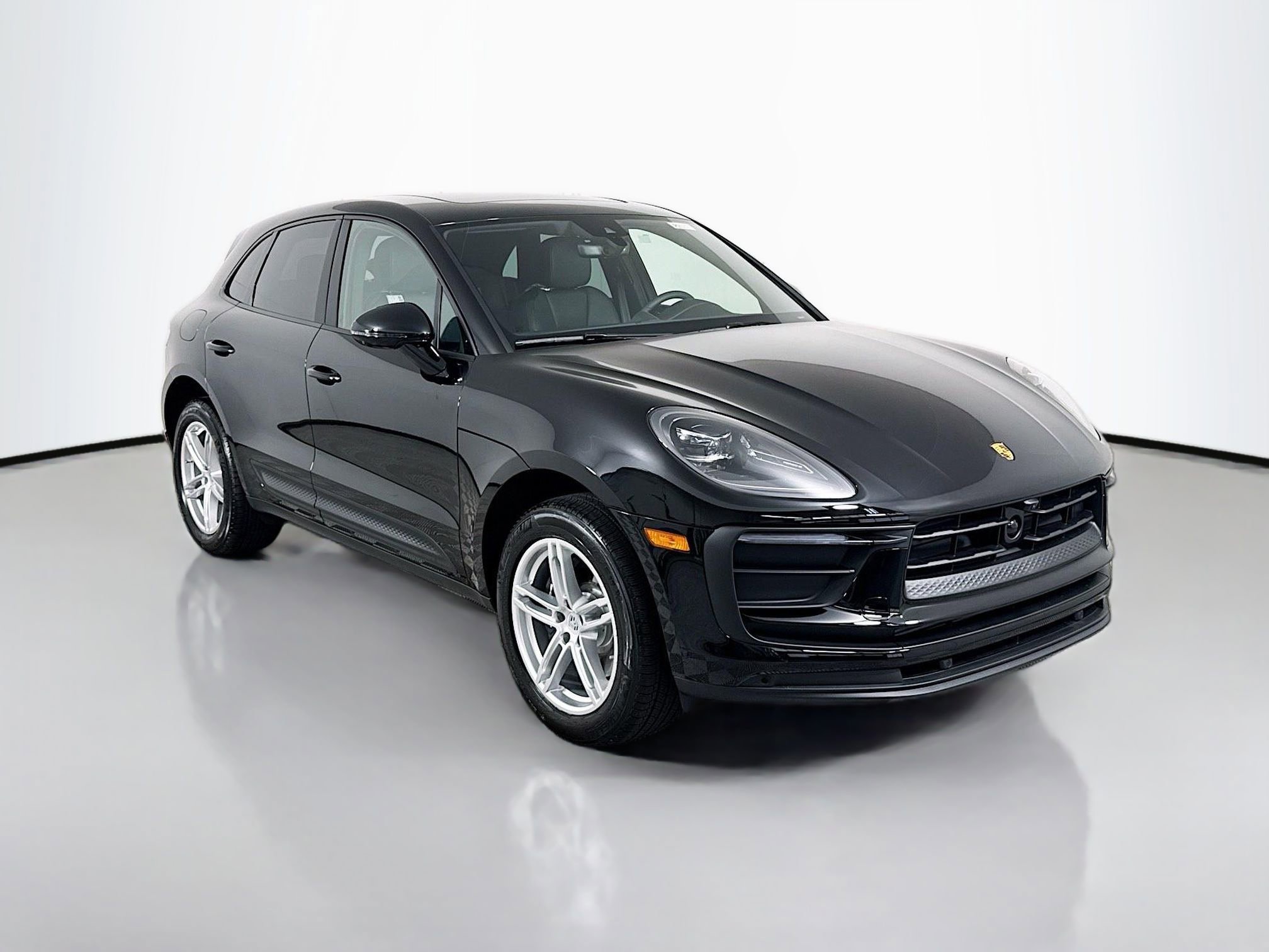 Certified 2025 Porsche Macan AWD/4WD image 7