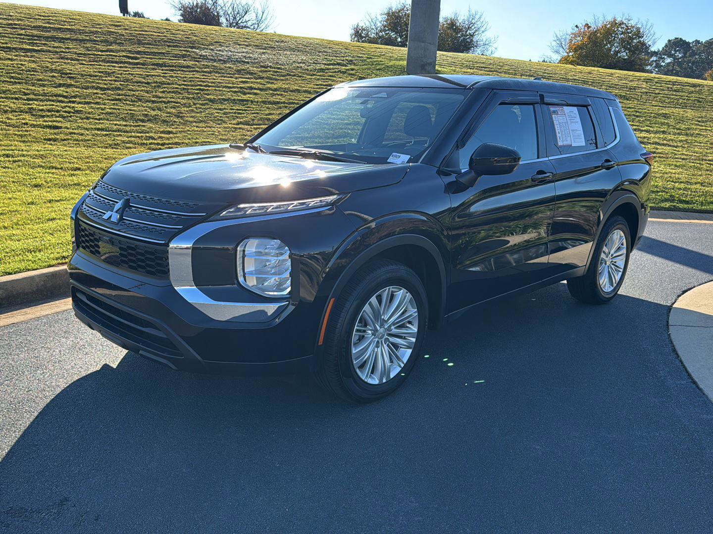 Used 2024 Mitsubishi Outlander ES