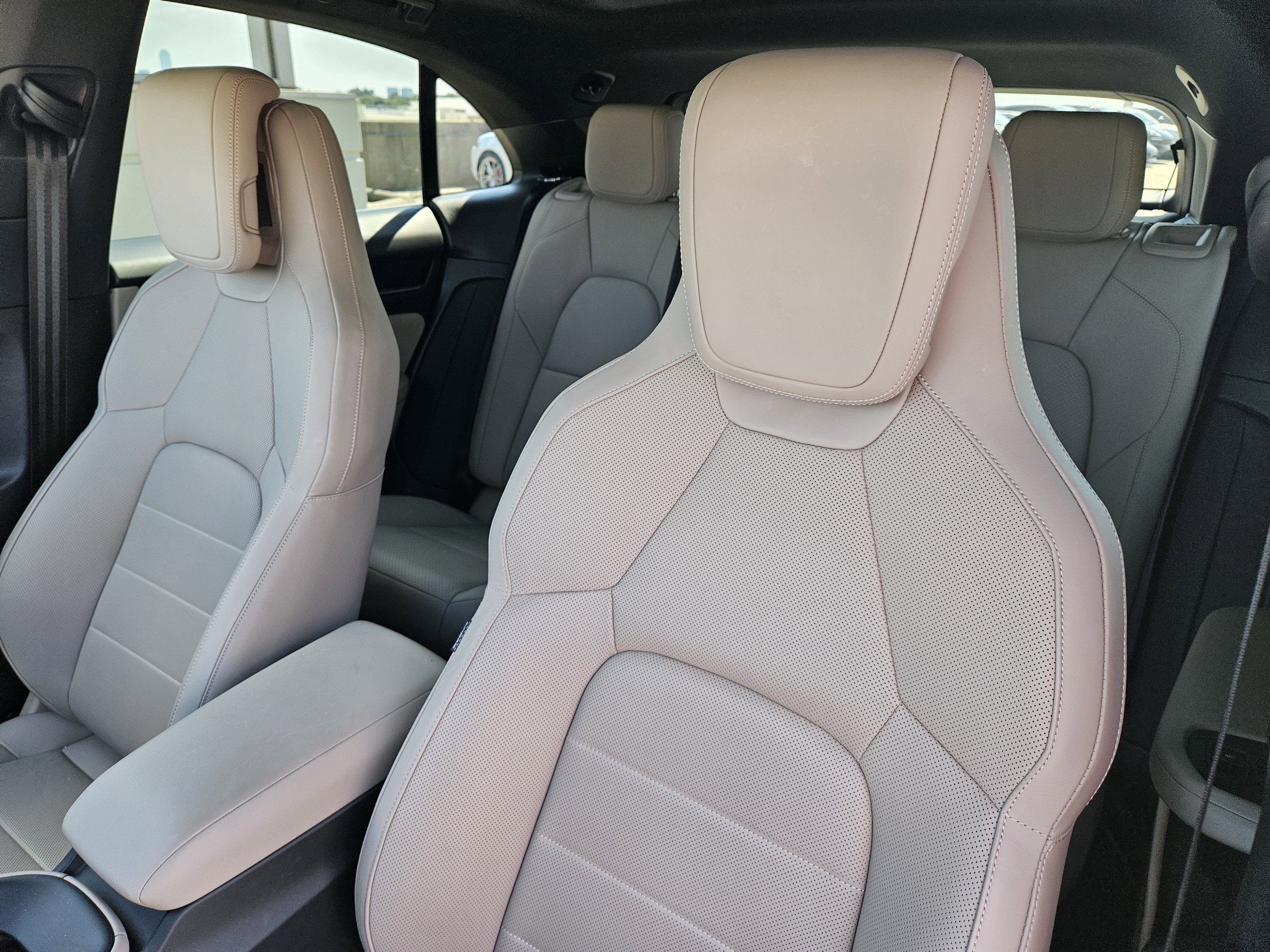 Certified 2025 Porsche Macan 4 Electric image 6