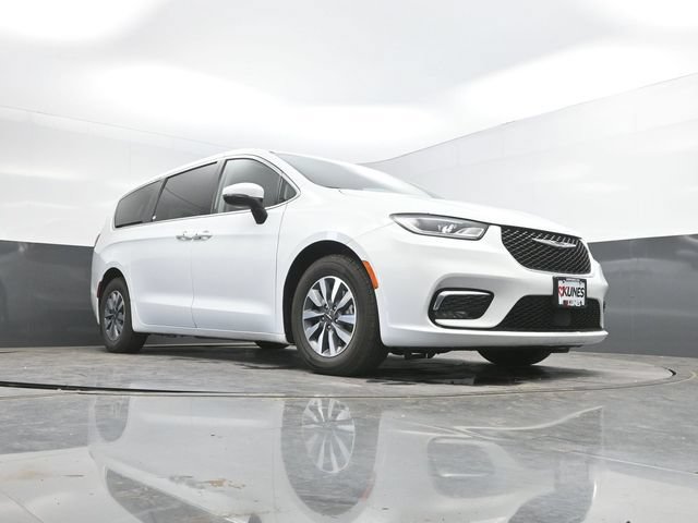 Used 2023 Chrysler Pacifica Touring-L FWD image 46