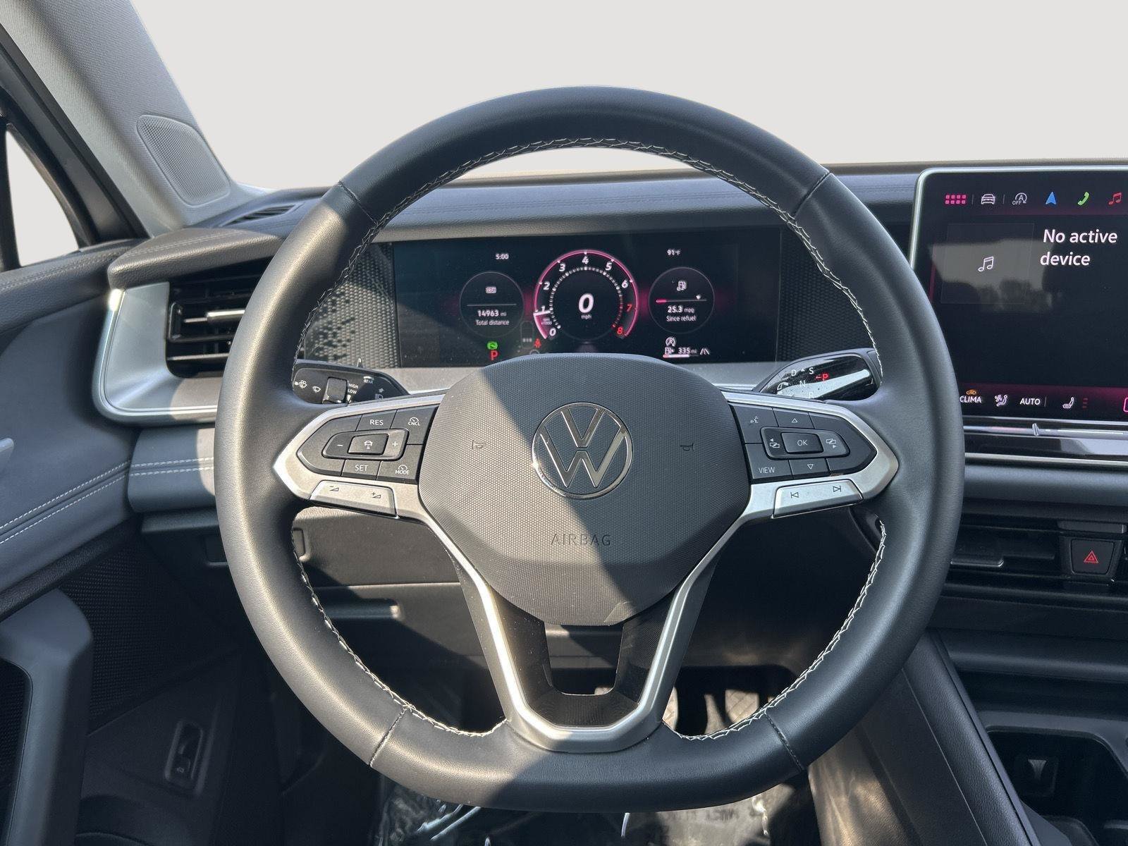 Certified 2025 Volkswagen Tiguan SE w/ Panoramic Sunroof Package AWD/4WD image 11